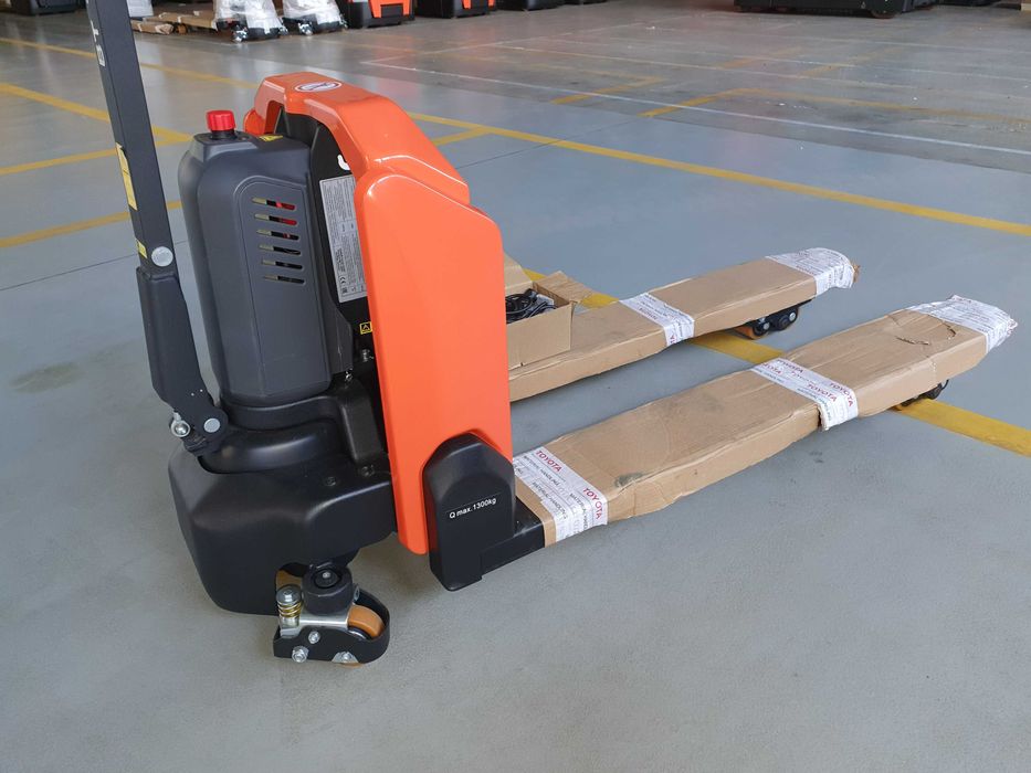 Складська техніка TOYOTA / BT. Штабелери, візки, річтраки, комісіонери