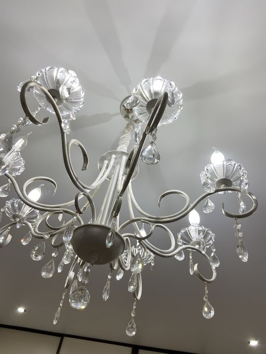 Кришталева люстра на 8 ламп