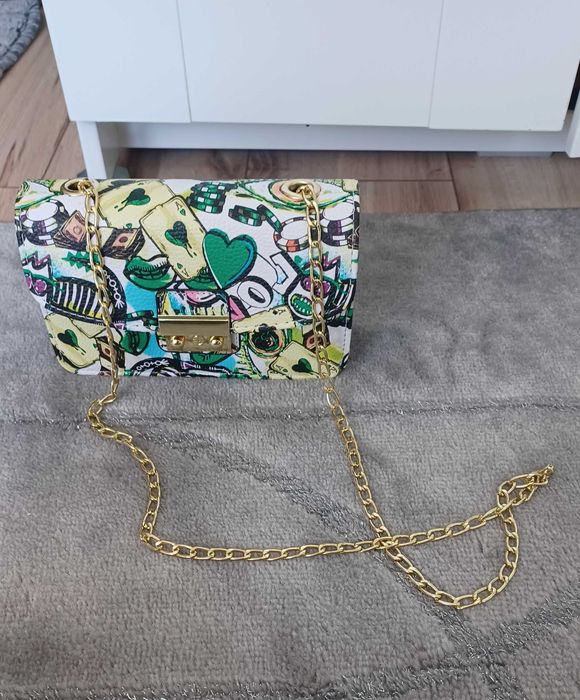 Torebka funky na zlotym lancuszku