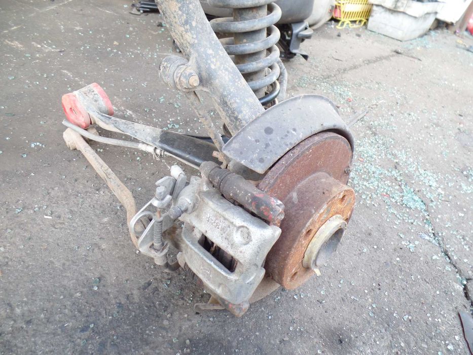 Lis5 Mocowanie amortyzatora audi a4 b5 QUATTRO prawy tylny