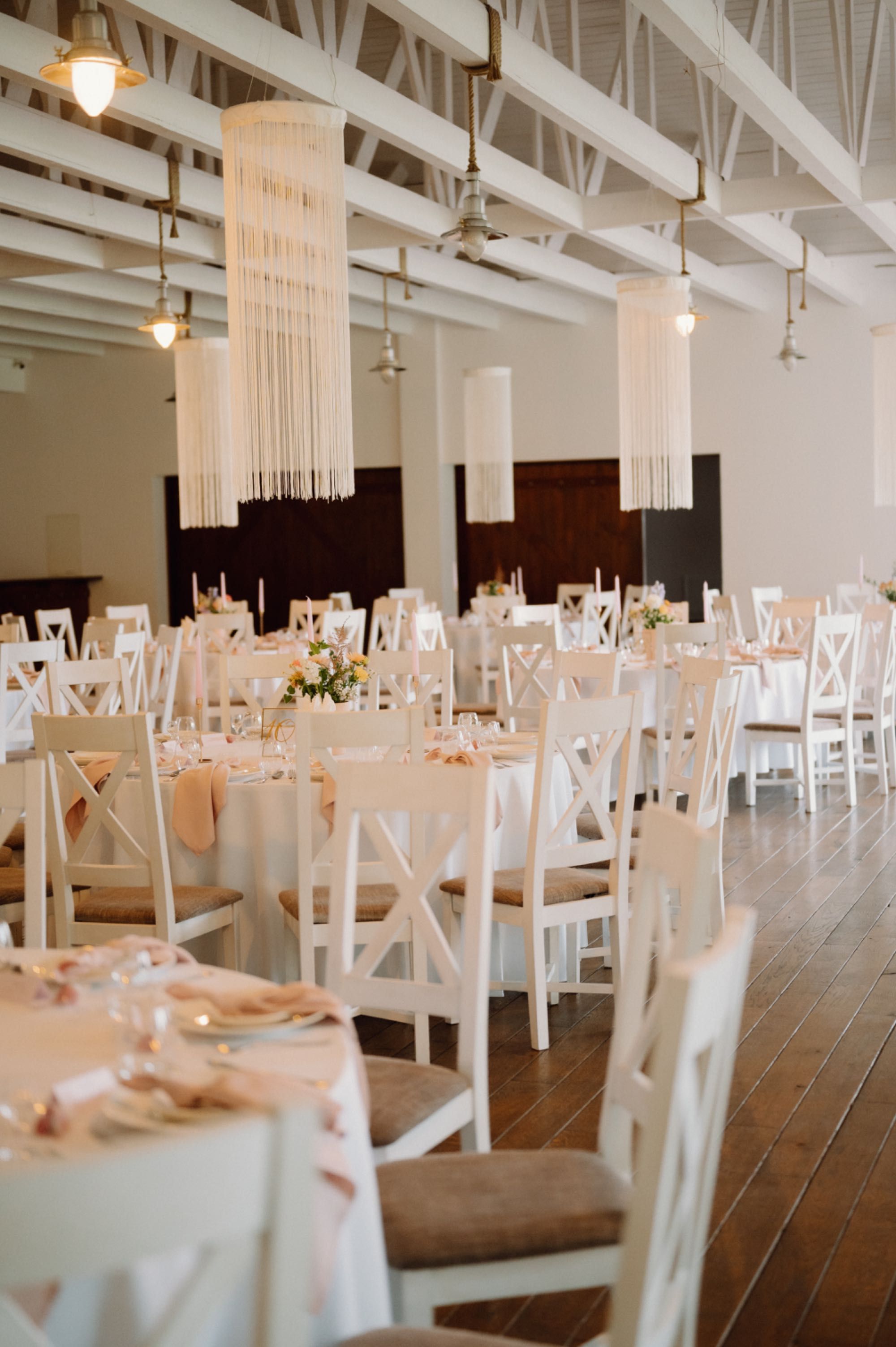 Dekoracje ślubne, dekoracje stołów- wiszące ozdoby na wesele