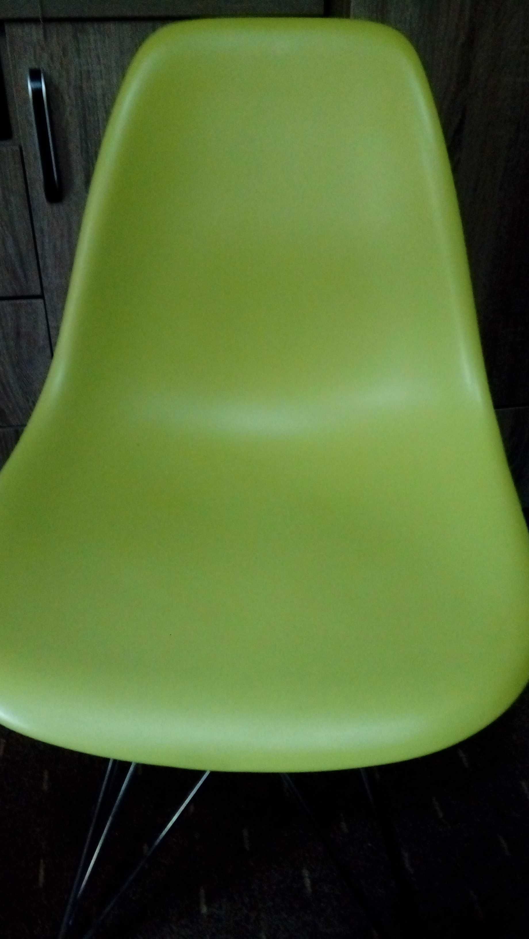 Krzesło P016 PP zielone, chromowane nogi