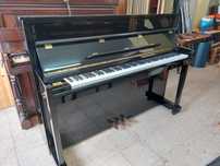 Piano Samick: banco e afinação incluídos