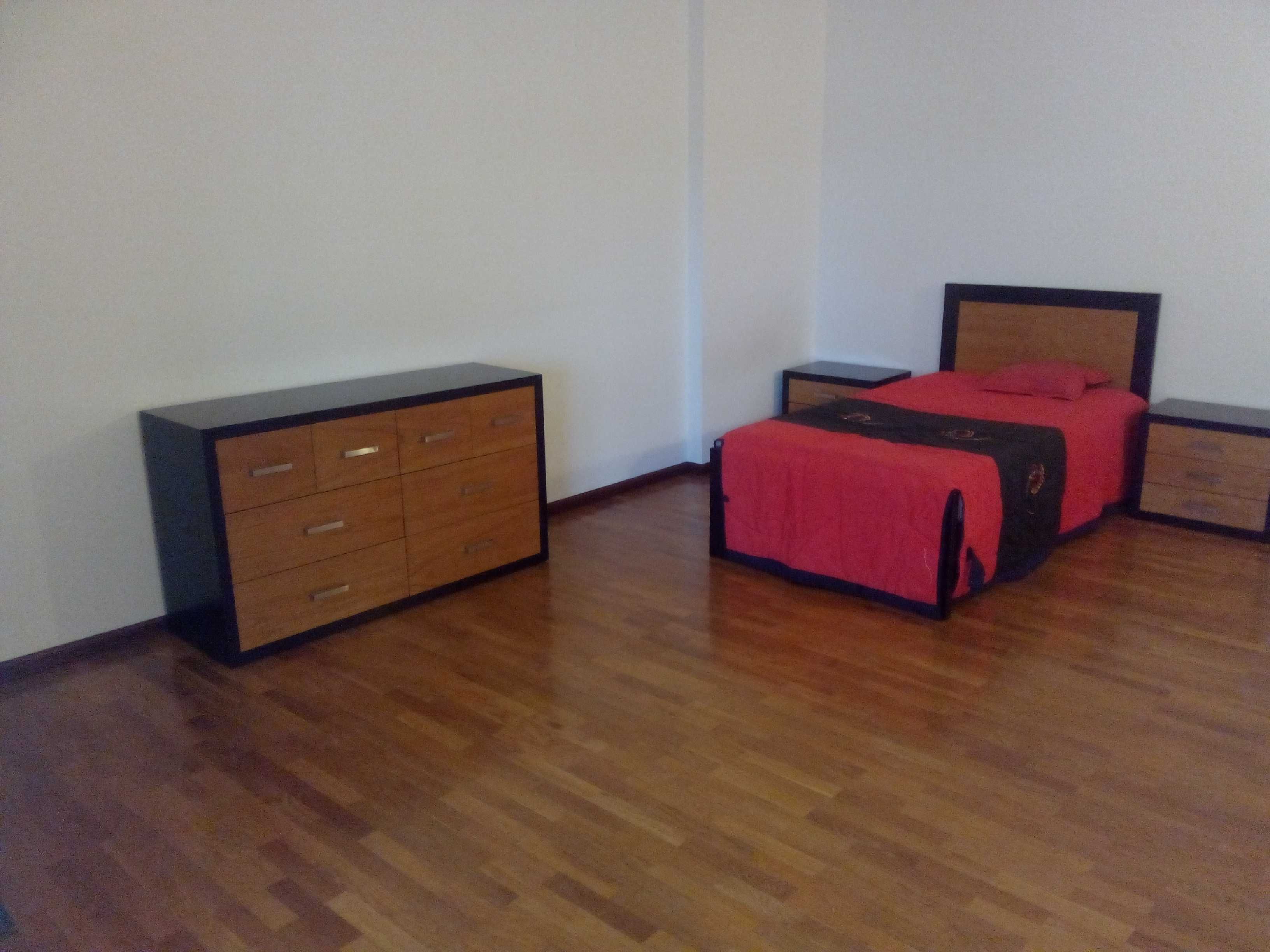 Quartos individuais junto ao São João Porto
