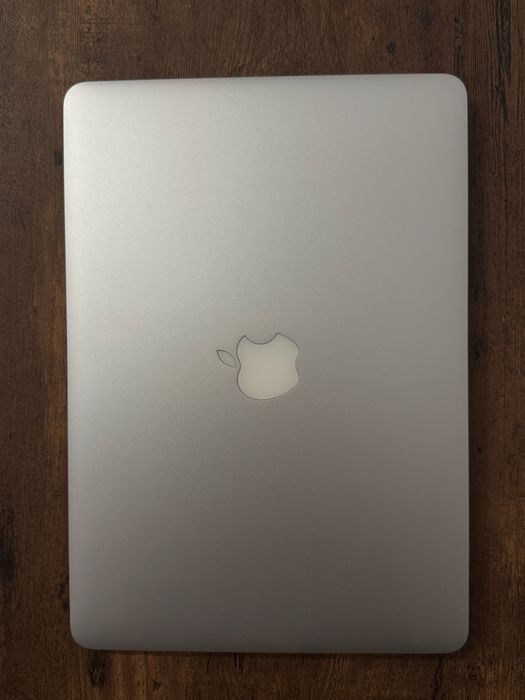 MacBook Air 13 A1466 i5/8GB/128GB SSD Stan idealny + ładowarka, etui