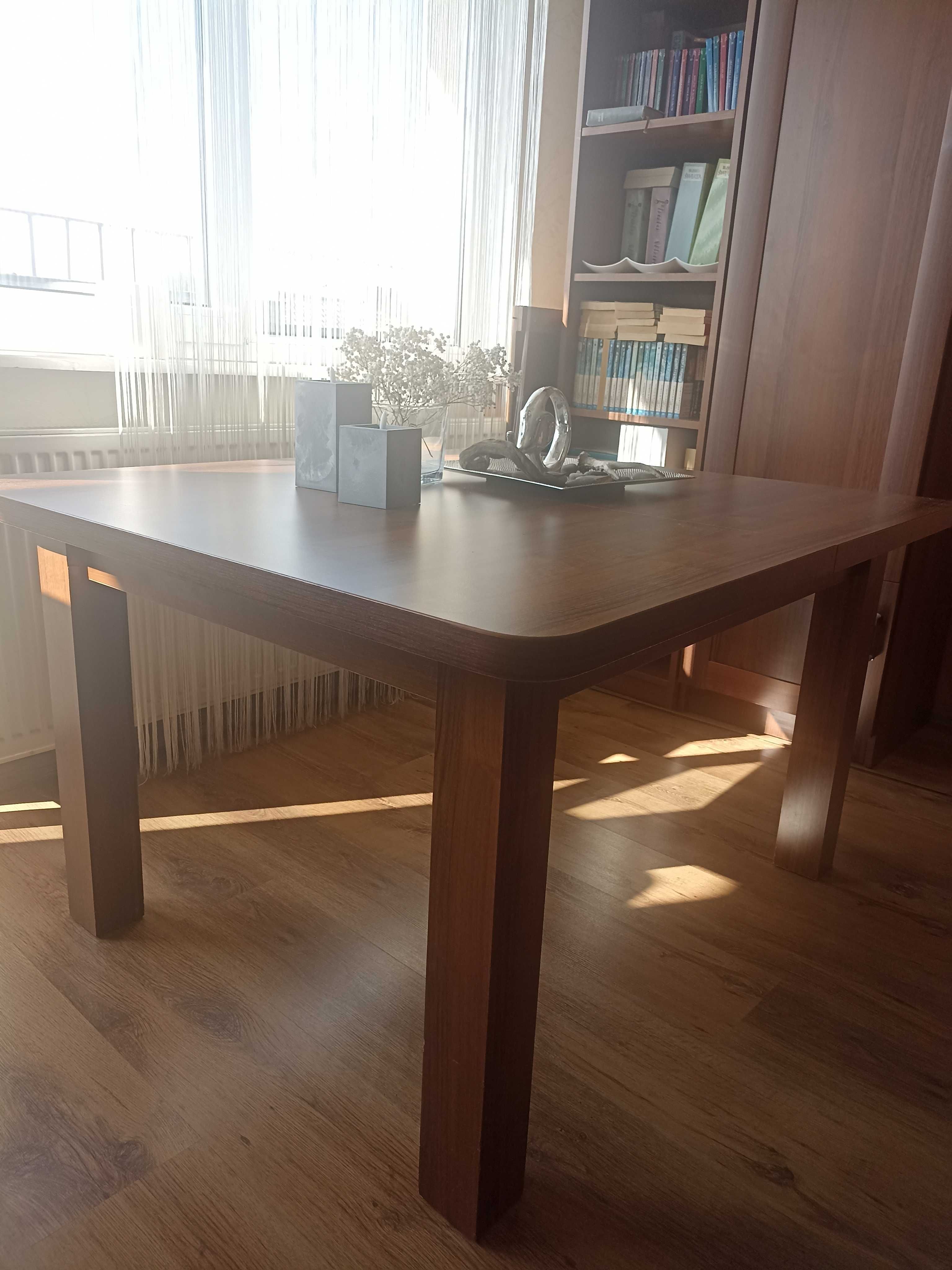 Sprzedam stół duży do salonu, jadalni
