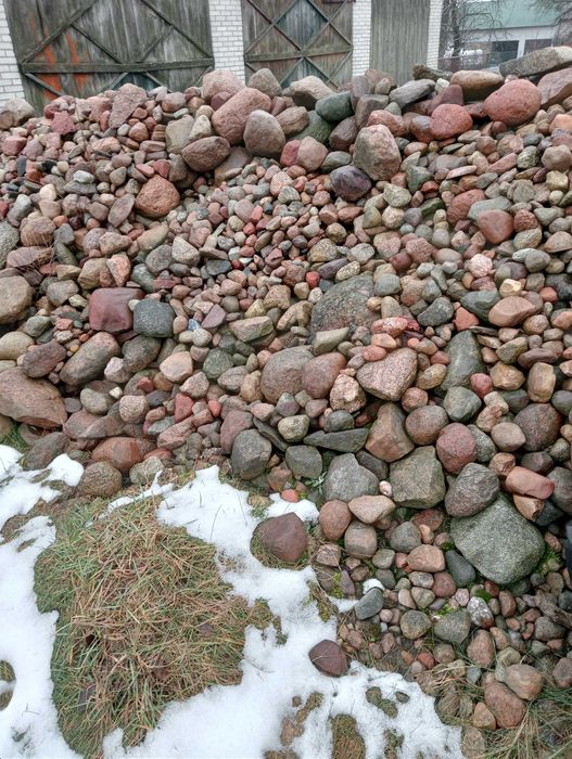 Sprzedam kamienie polne różnej wielkości i koloru