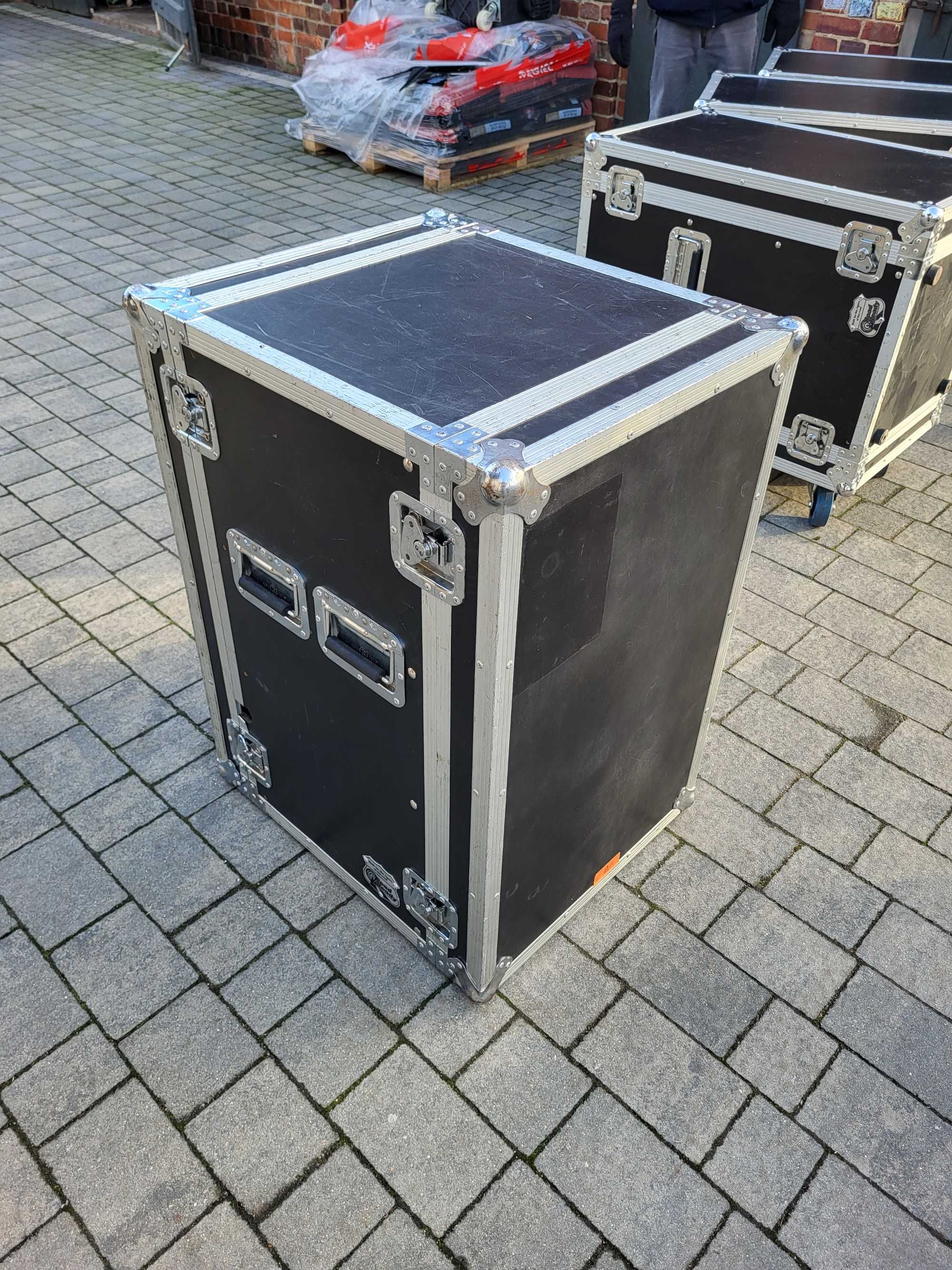 RACK 18U Double door 1x szyna - 47cm do klapy  Dostępne 4 sztuki