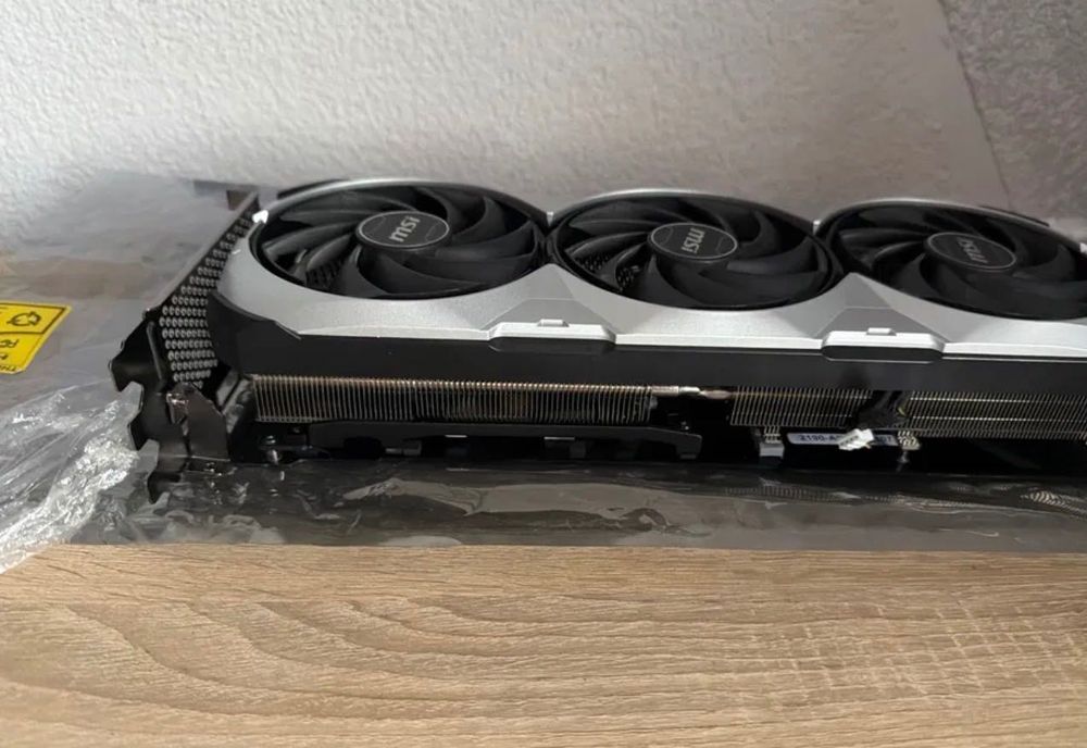 Kompletna obudowa karty graficznej  MSI GeForce RTX 4090 Ventus 3X OC