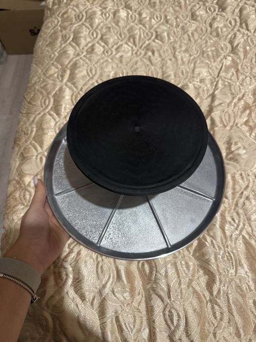 поворотний столик для вирівнювання тортиків