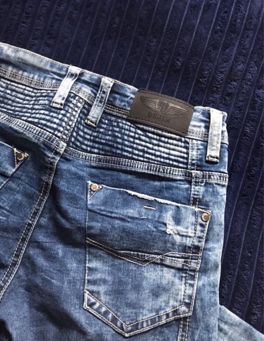 Niebieskie spodnie dżinsowe 29 na wiele guzików Denim