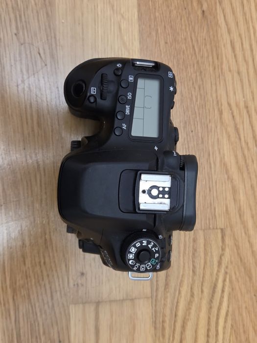 Фотокамера Canon 80d body