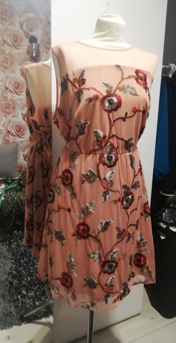 Nowa sukienka z siateczki  z haftem i cekinami,guma w pasie 48 i 46