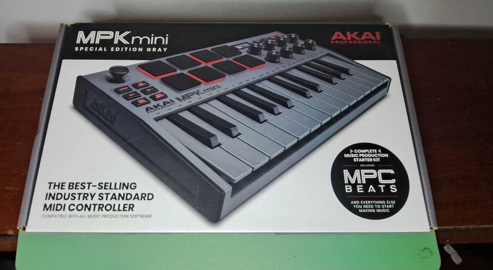 Міді клавіатура akai mpk 3 mini