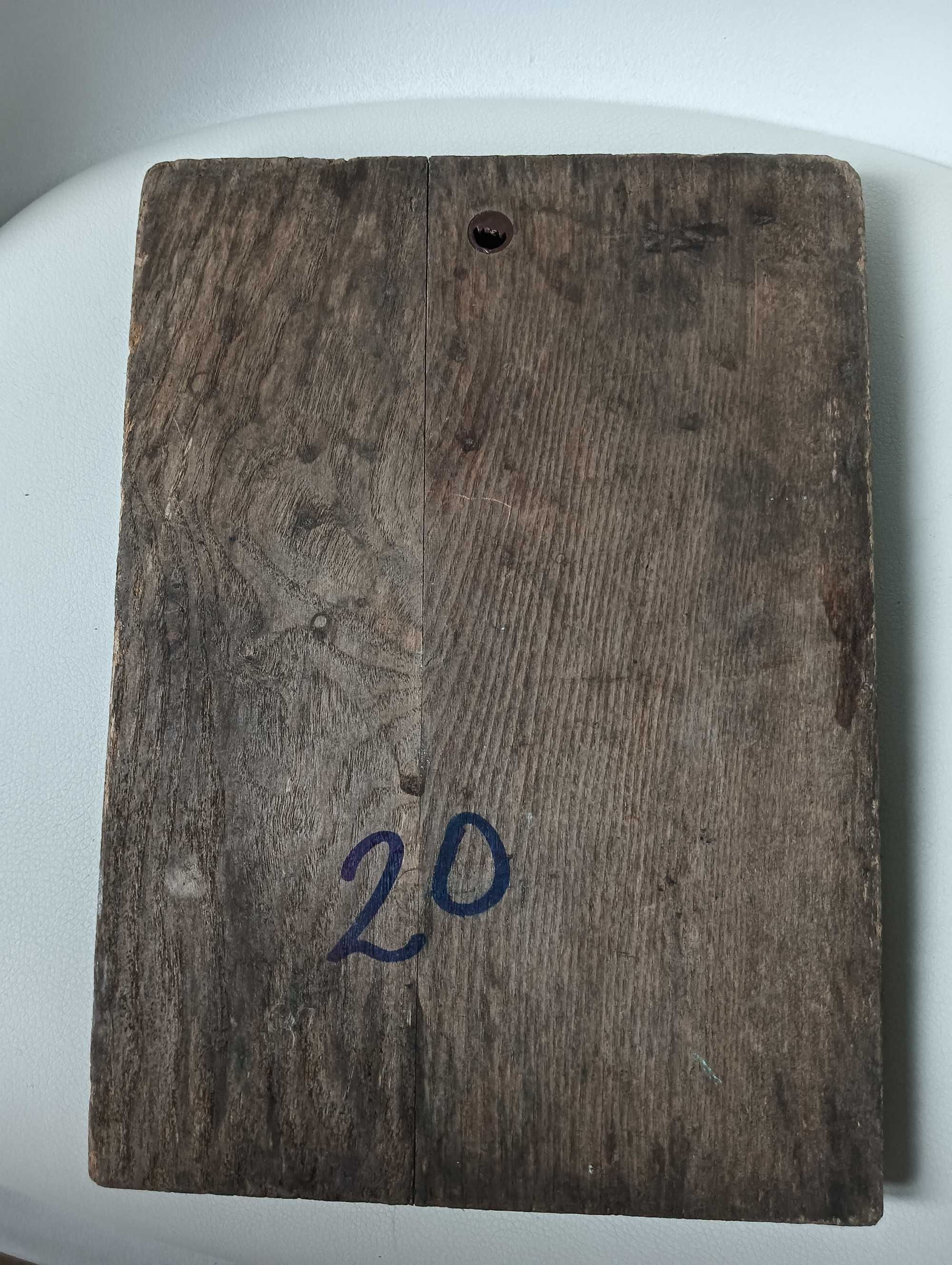 Stara kolekcjonerska tabliczka na drewnie