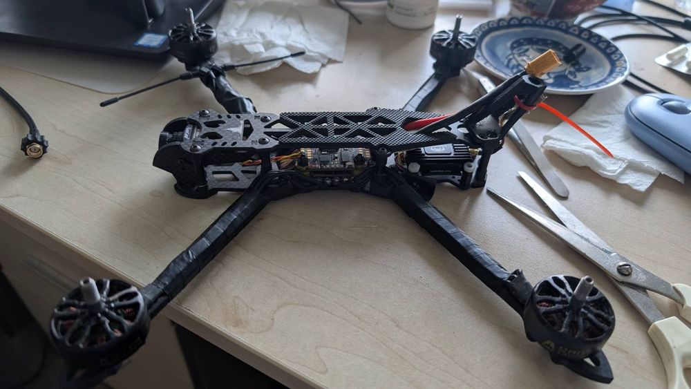 Продам два fpv дрони разом з батками