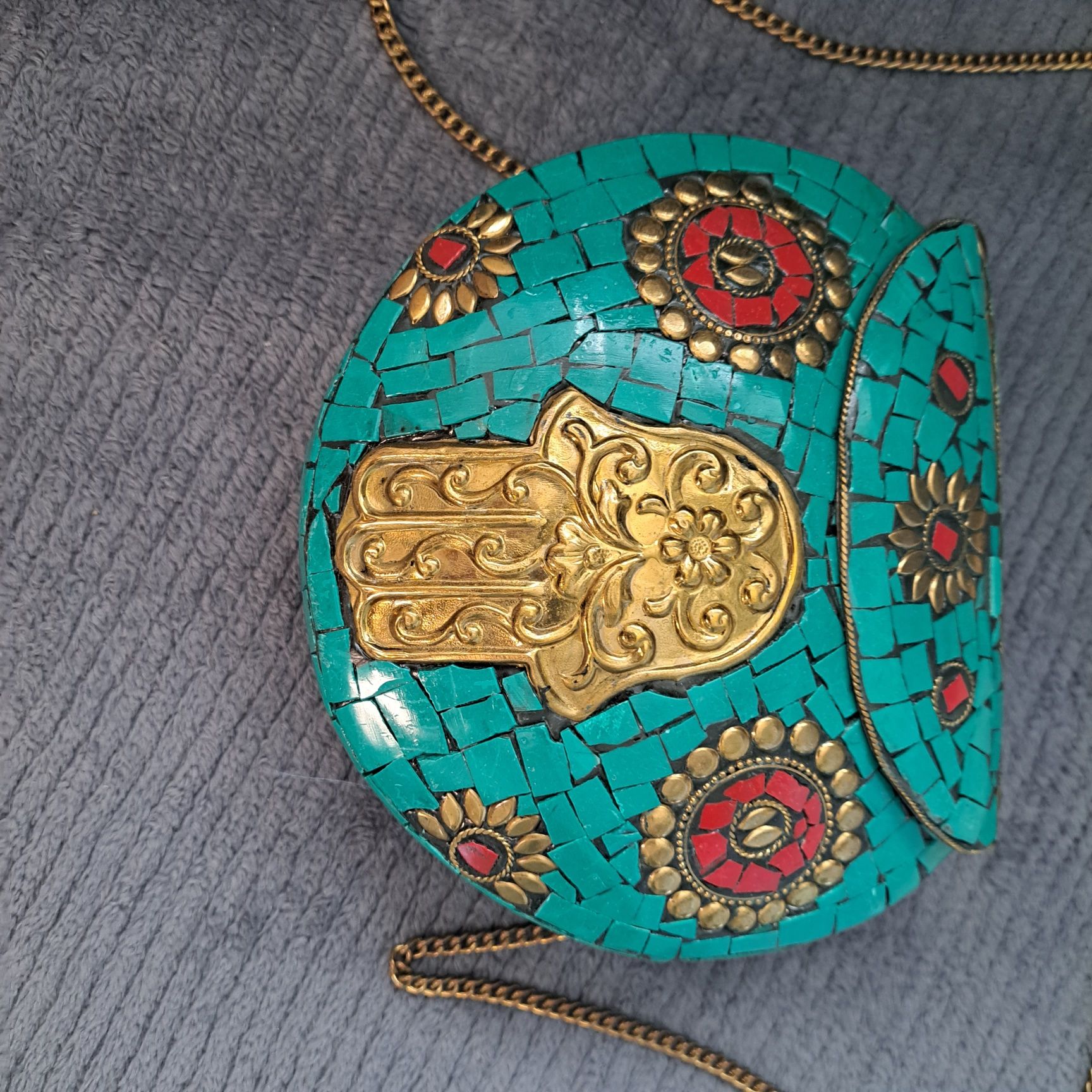 Orientalna torebka z miazgi kamiennej