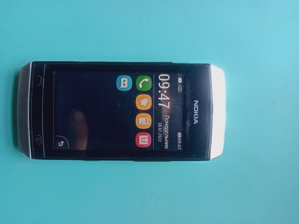 Телефон Nokia Asha 305