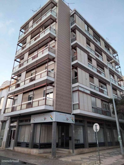 Loja com Cave na baixa de Faro