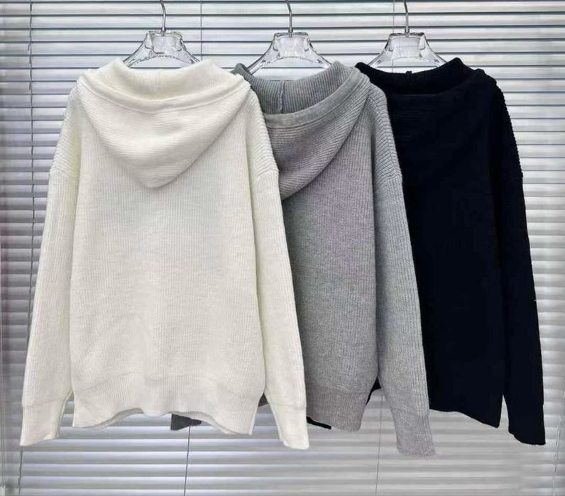 Жіноча вʼязана худі з вовни з капюшоном чорна беж, сіра