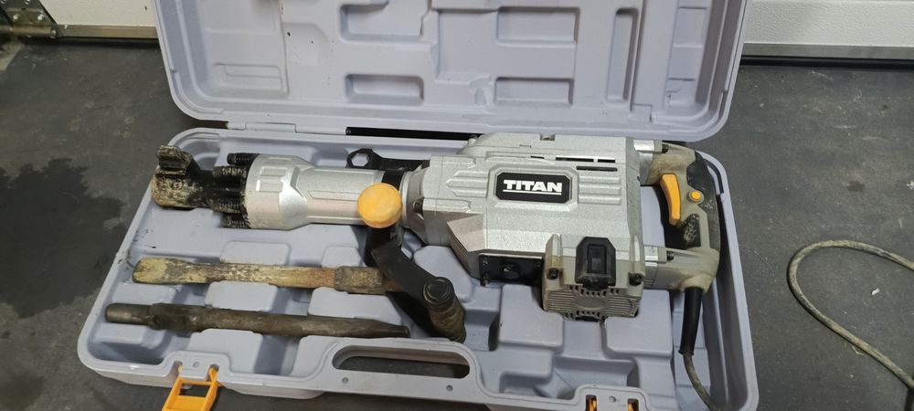 Młot wyburzeniowy titan ttb811drh