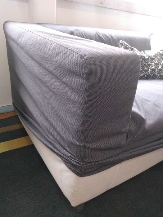 Sofá+cama dobrável em ferro+roupeiro.   
 Tudo por 50,00.