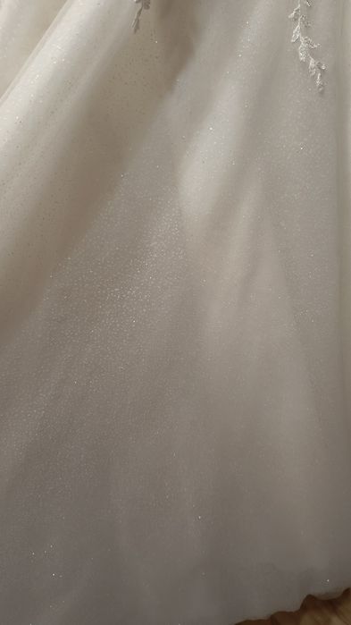 Śmietankowa suknia ślubna