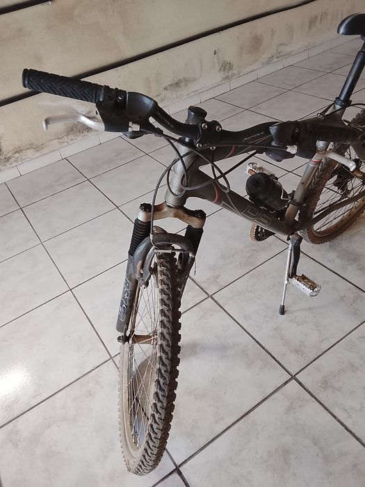 Bicicleta usada mas ainda em bom estado