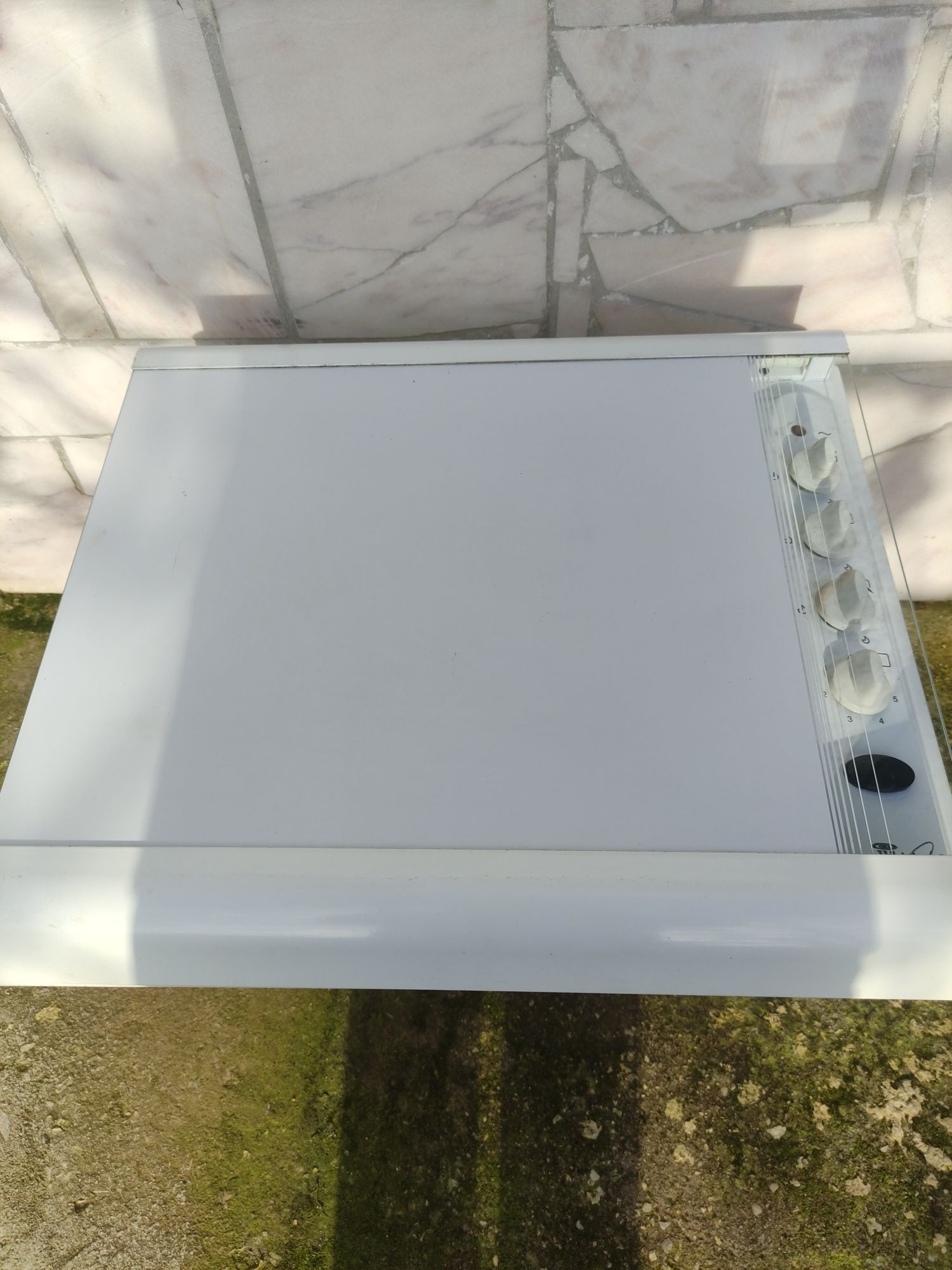 Placa com 3 bicos a gás e 1 elétrico