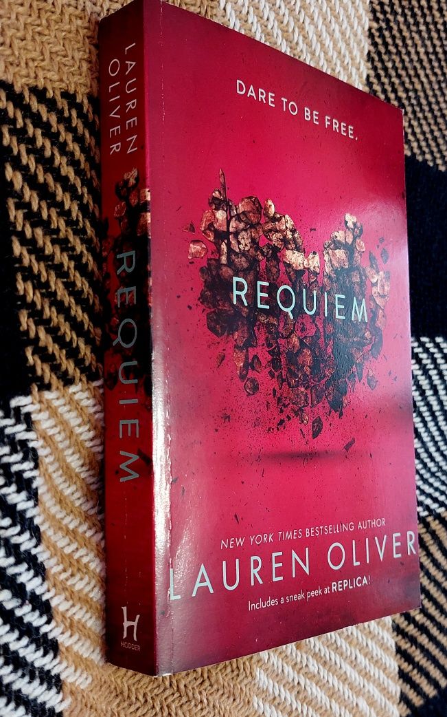 Книга - "Requiem" (Delirium series Book #3)
