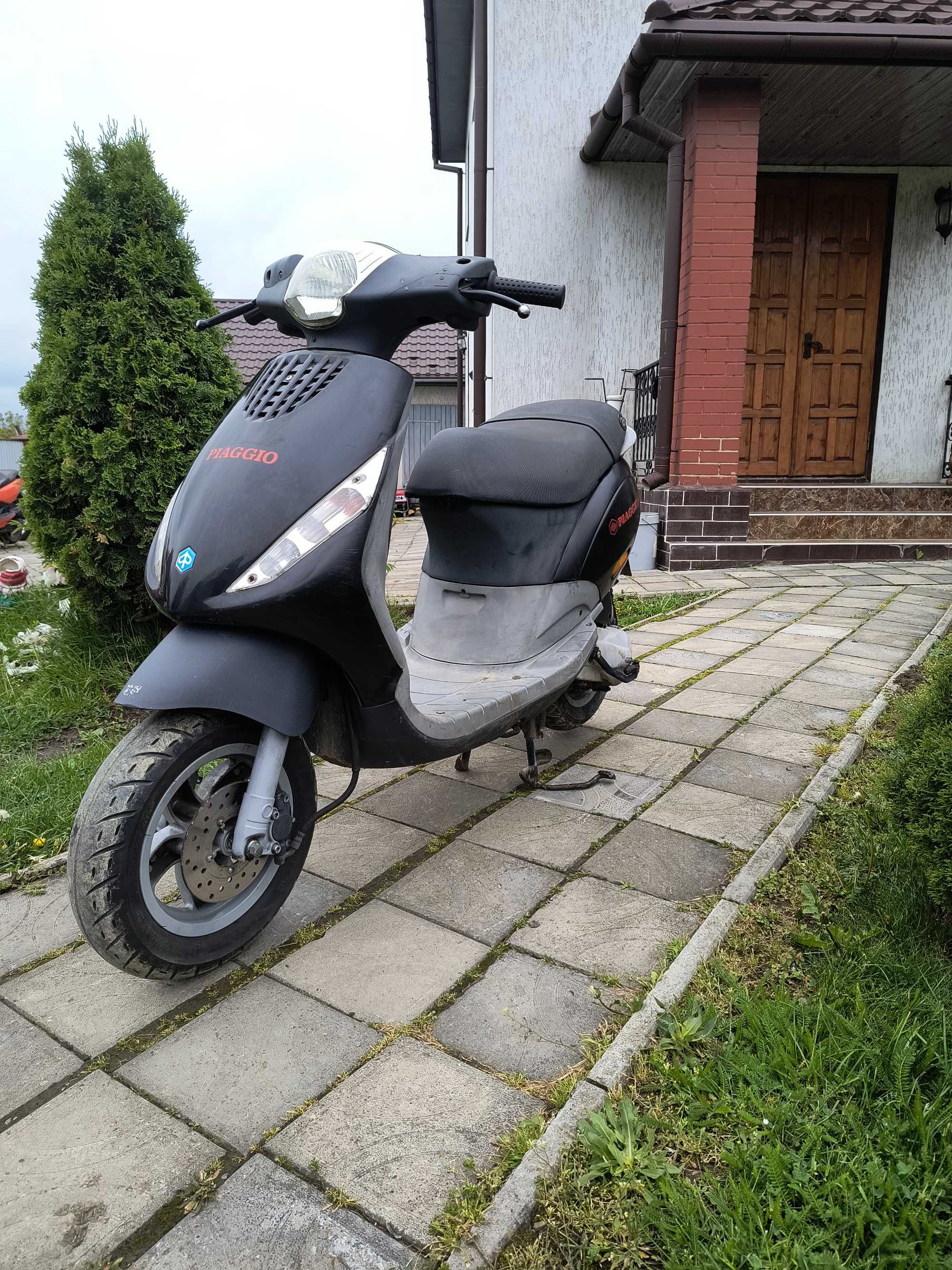 Скутер piaggio zip