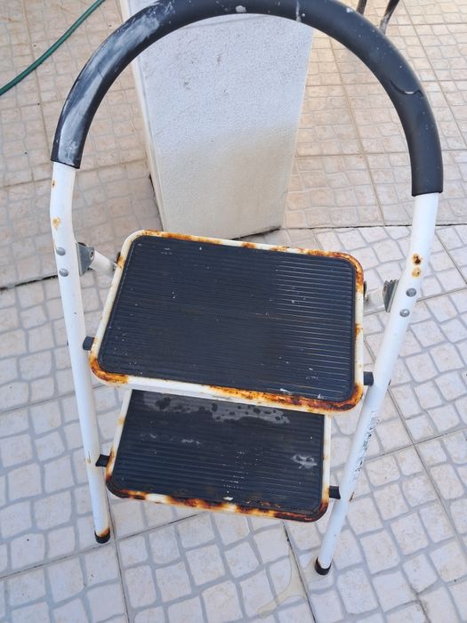 Escadote pequeno,  usado