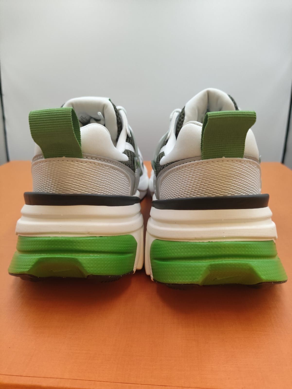 Кросівки Nike V2K Run - 43 розмір.