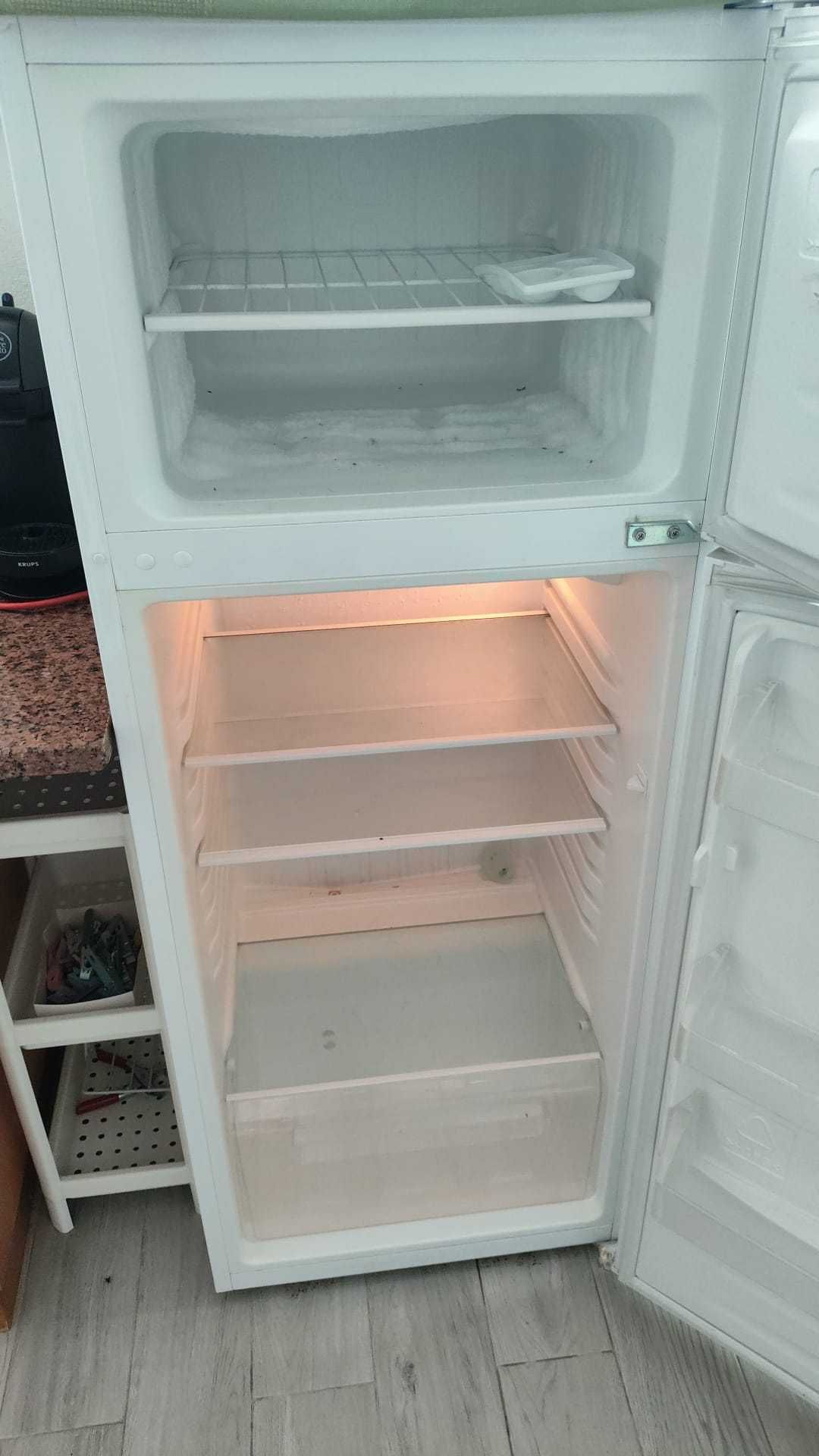 Frigorífico 2 portas KUNFT 240 L – Classe A+