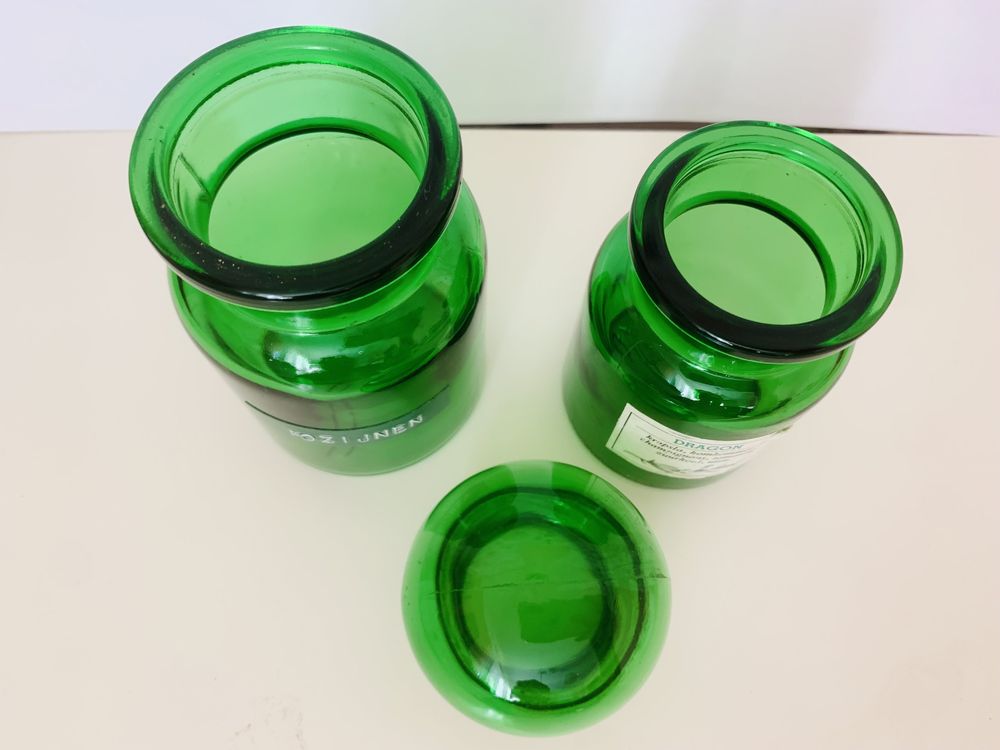 Zielone butelki aptekarskie Belgia, zielone szkło prasowane, vintage,