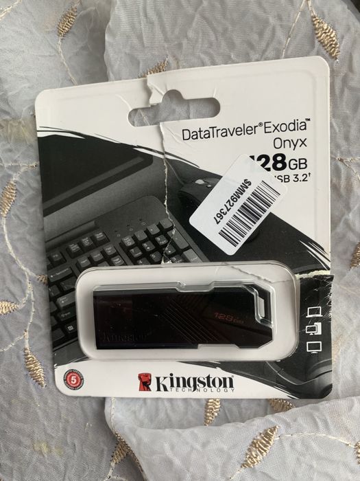 Продам флешку 128 GB