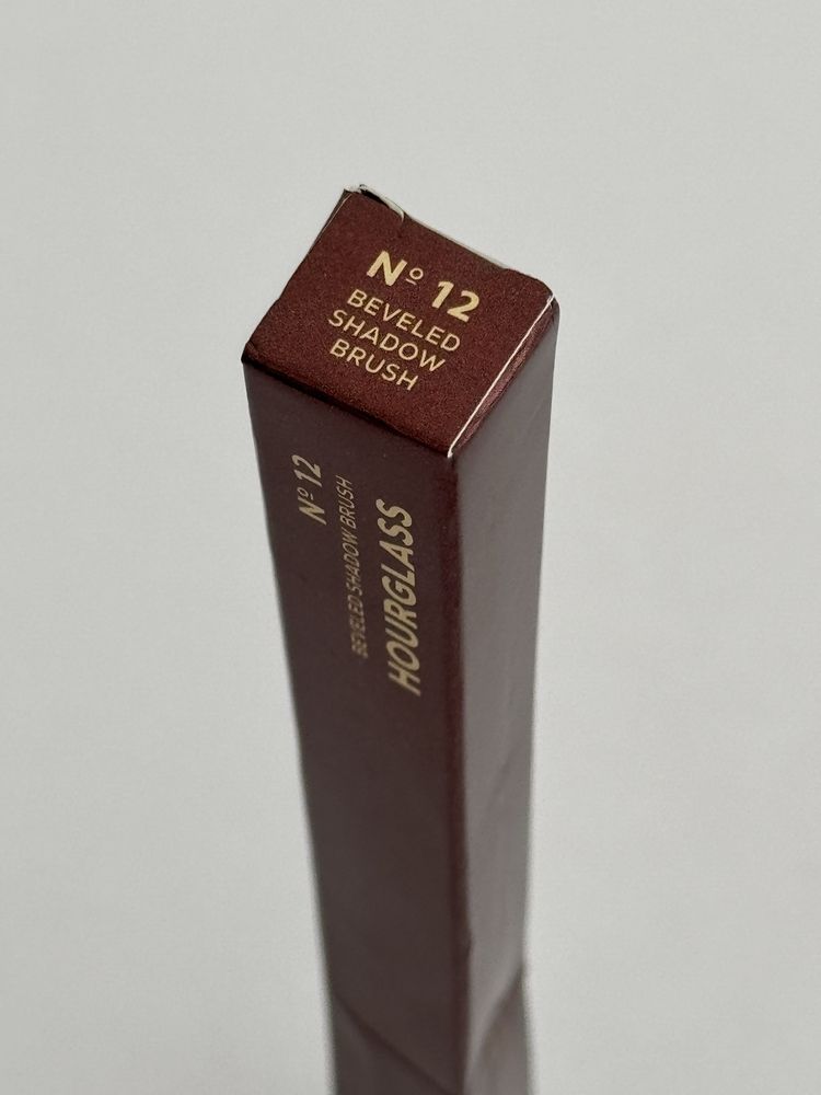 Nowy pędzel do cieni Hourglass nr 12 Beveled Shadow Brush