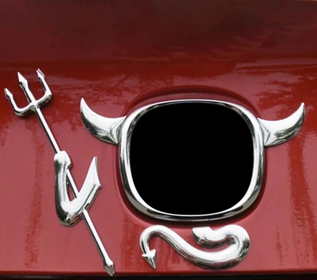 Czarna Naklejka 3D na logo samochodu- ROGI