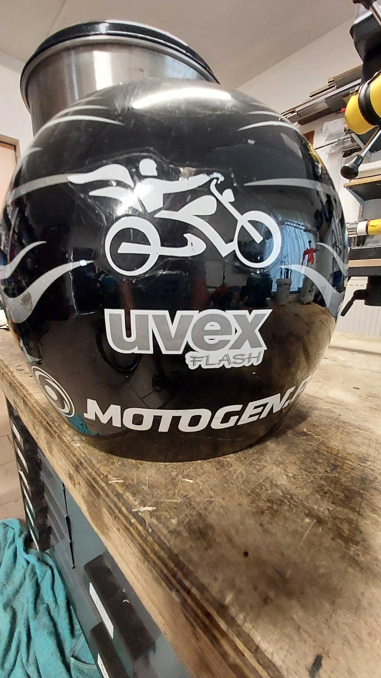 Kask motocyklowy uvex