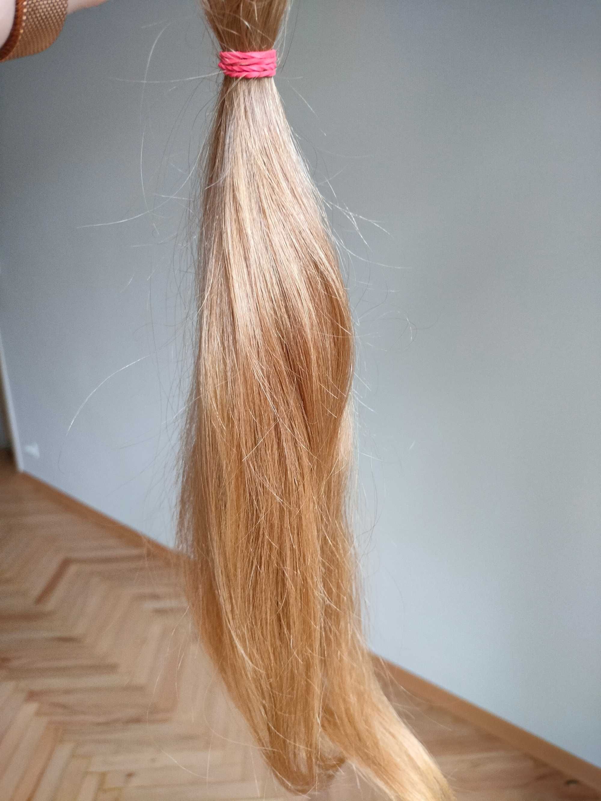 Naturalne, blond włosy z naturalnymi pasemkami, 40 cm, 45 g.