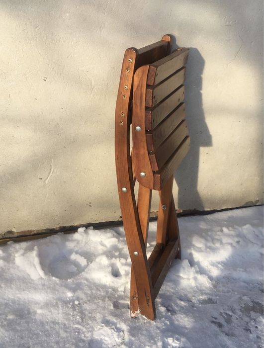 Розкладні деревяні крісла