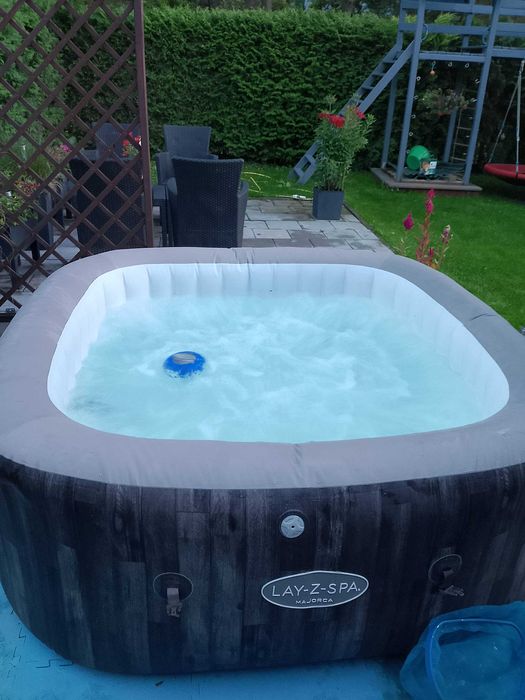 Jacuzzi LAY-Z-SPA Majorca jak nowe, stan idealny.