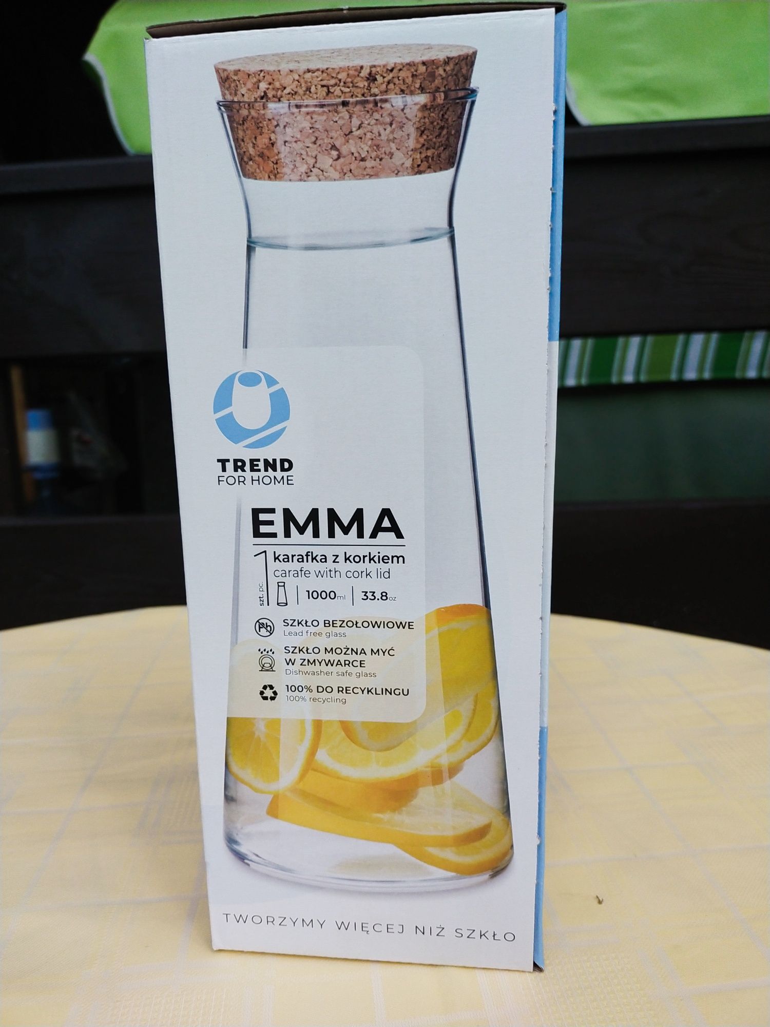 NOWA, szklana karafka z naturalnym korkiem.