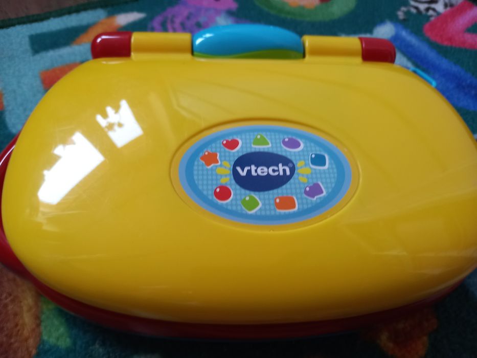 Komputer laptop v tech