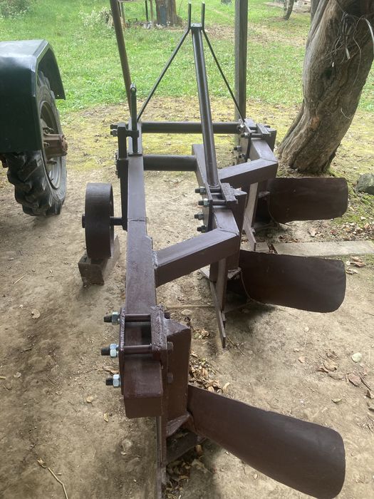 Плуг до трактора