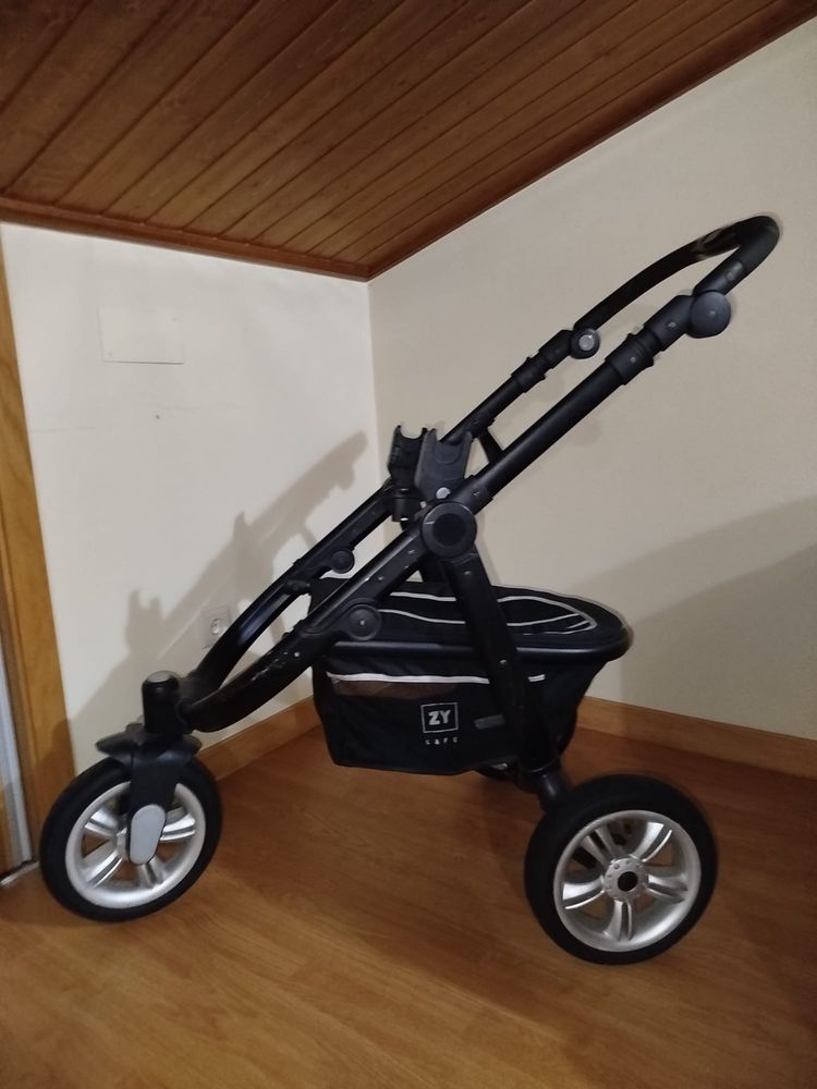 Carrinho de bebe , como novo !