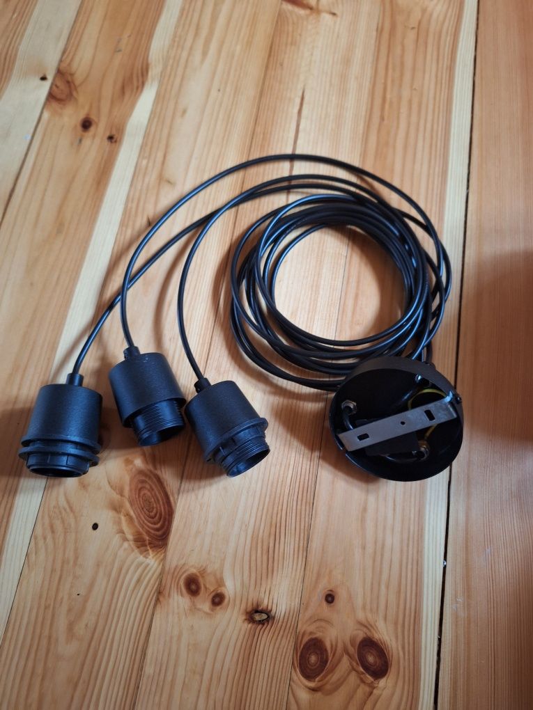Lampa wiszaca  trzy zrodla . Nowa