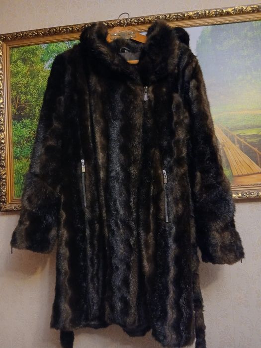 Продаю шубу с капюшоном 46 размер