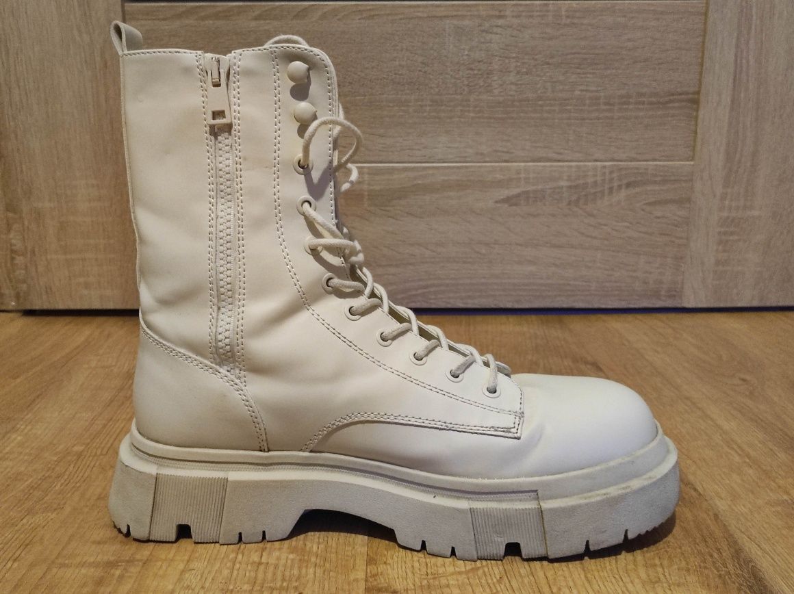 Buty zimowe glany botki męskie beżowe Bershka rozmiar 42