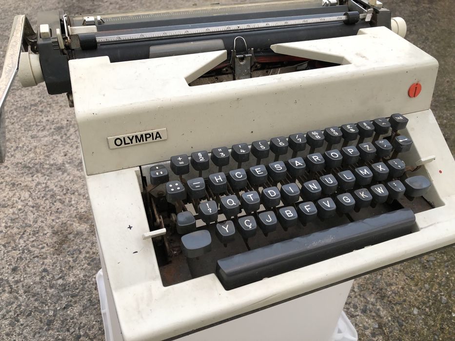 Maquina Escrever Olympia  Vintage